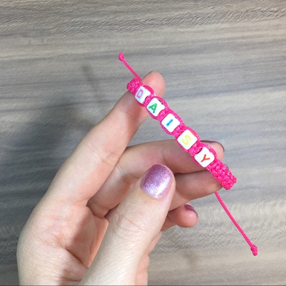 Handmade macrame kids custom bracelet - Picture 5 of 6